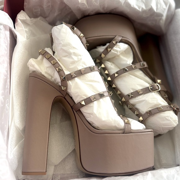 Valentino RockStud Sandals in Nude size 38, 38.5 - Picture 2 of 7